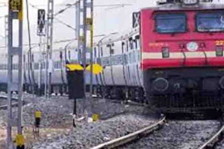 आंध्र में ट्रेन की चपेट में आने से 5 मौतें