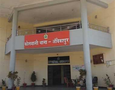 थाने में घुस सिपाही को पीटा,  फिर साथियों को छुड़ा साथ ले गए