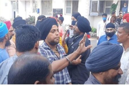 सोशल मीडिया पर सिख समुदाय के गुरु पर आपत्तिजनक टिप्पणी, हंगामा
